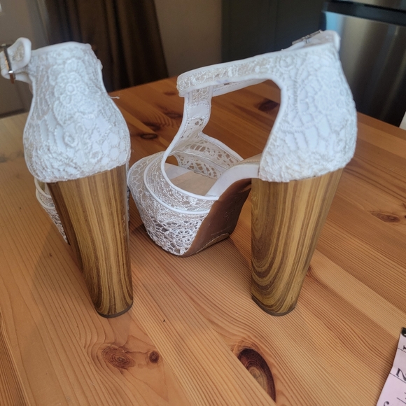 Jessica Simpson Lace Platforms ~ 7 - Picture 11 of 11